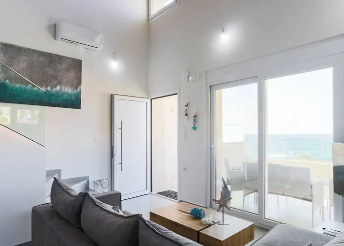 Lucia Beachfront Semesterbostad