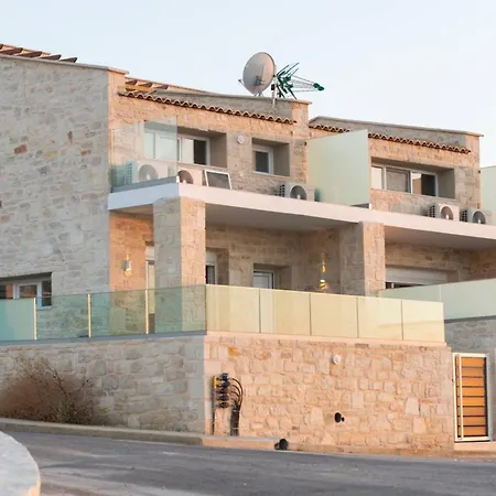 Lucia Beachfront Ferienhaus Pánormos