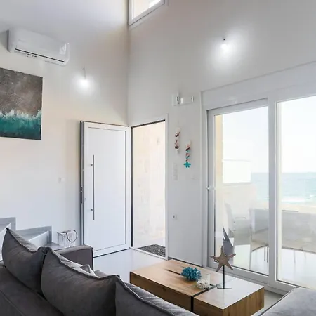 Lucia Beachfront Vakantiehuis